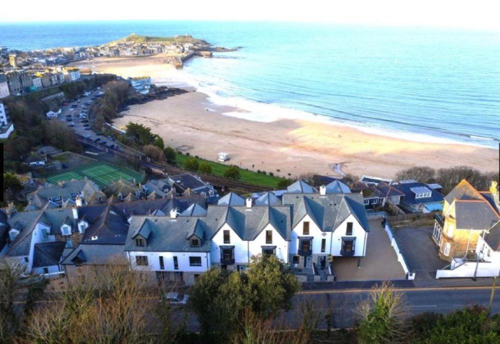 Wave Watching room 2