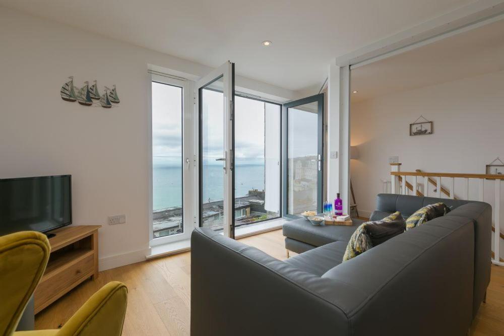 Wave Watching room 3