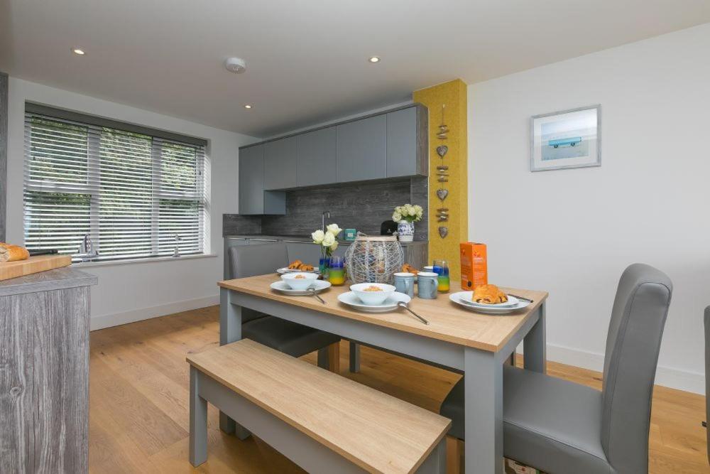 Wave Watching room 5